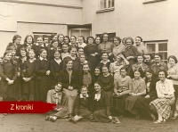 Mieszkanki internatu w Wilnie z siostrami, 1928